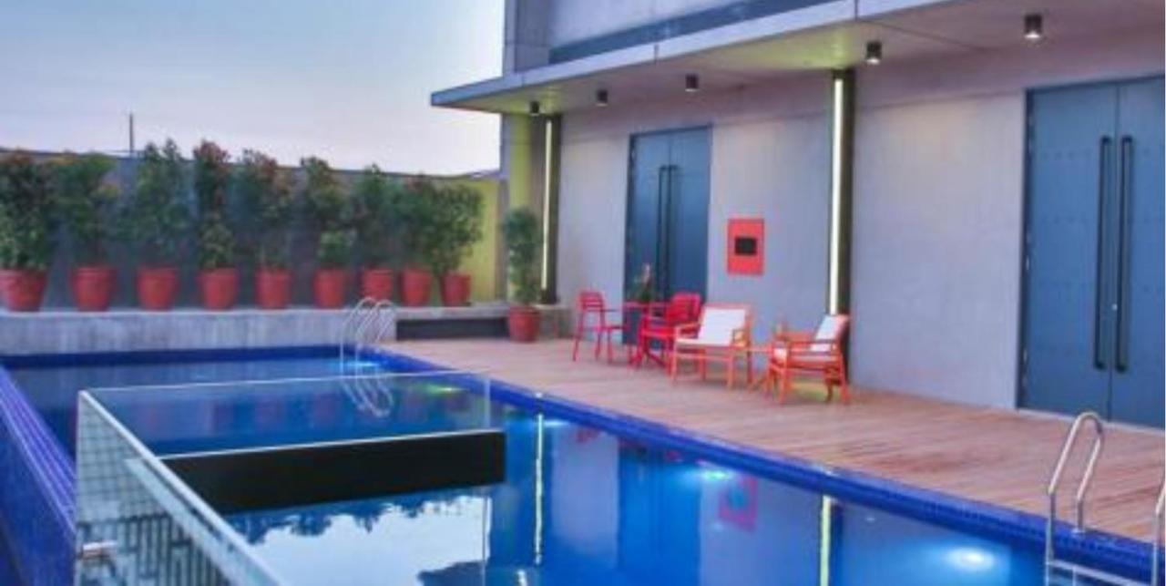 The B Hotel Quezon City Exterior foto